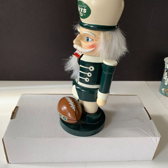 NEW YORK JETS NFL NUTCRACKER CHRISTMAS WOODEN FIGURINE 9" - Picture 4 of 8